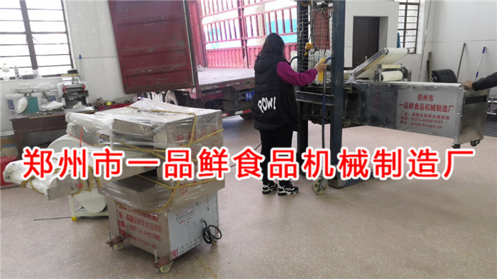 山西長治客戶訂購的1型面館用燴面機發(fā)貨啦(圖1) 山西長治客戶訂購的1型面館用燴面機發(fā)貨啦(圖1)