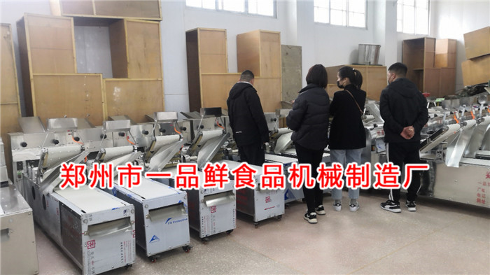 邯鄲客戶回購一品鮮燴面機(jī)(圖2) 邯鄲客戶回購一品鮮燴面機(jī)(圖2)