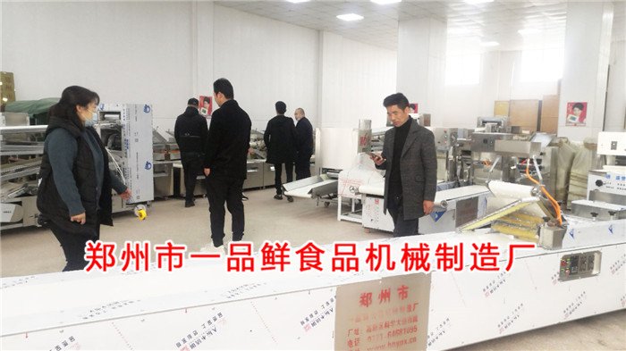 郟縣老客戶(hù)對(duì)一品鮮第六代自循環(huán)揉壓機(jī)非常滿(mǎn)意(圖2) 郟縣老客戶(hù)對(duì)一品鮮第六代自循環(huán)揉壓機(jī)非常滿(mǎn)意(圖2)