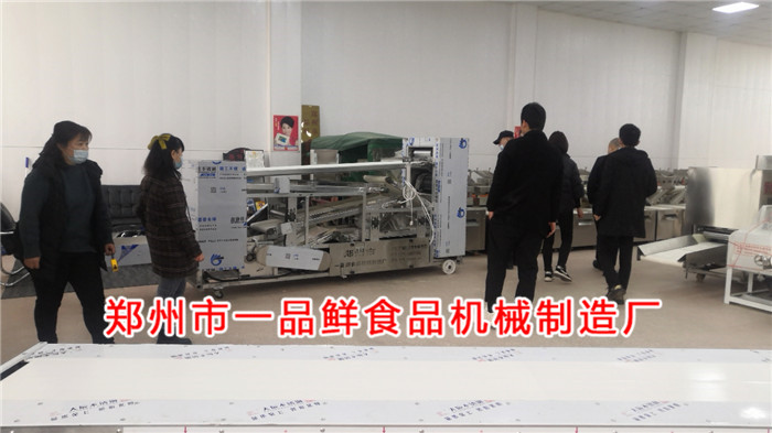 郟縣老客戶(hù)對(duì)一品鮮第六代自循環(huán)揉壓機(jī)非常滿(mǎn)意(圖4) 郟縣老客戶(hù)對(duì)一品鮮第六代自循環(huán)揉壓機(jī)非常滿(mǎn)意(圖4)