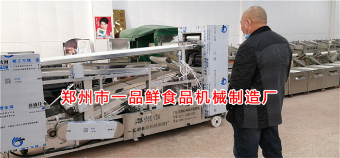 周口客戶訂購3型全套燴面機設(shè)備(圖1) 周口客戶訂購3型全套燴面機設(shè)備(圖1)