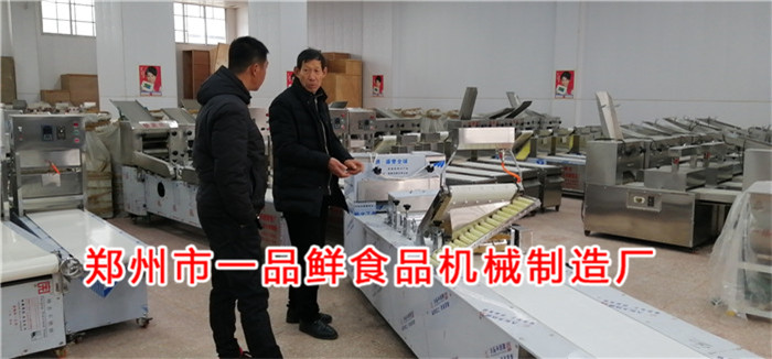 周口老客戶(hù)實(shí)地考察第六代全自動(dòng)智能揉壓機(jī)(圖2) 周口老客戶(hù)實(shí)地考察第六代全自動(dòng)智能揉壓機(jī)(圖2)