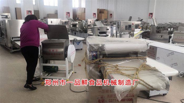 開封王先生更換燴面機(jī)選擇一品鮮350型燴面機(jī)(圖2) 開封王先生更換燴面機(jī)選擇一品鮮350型燴面機(jī)(圖2)