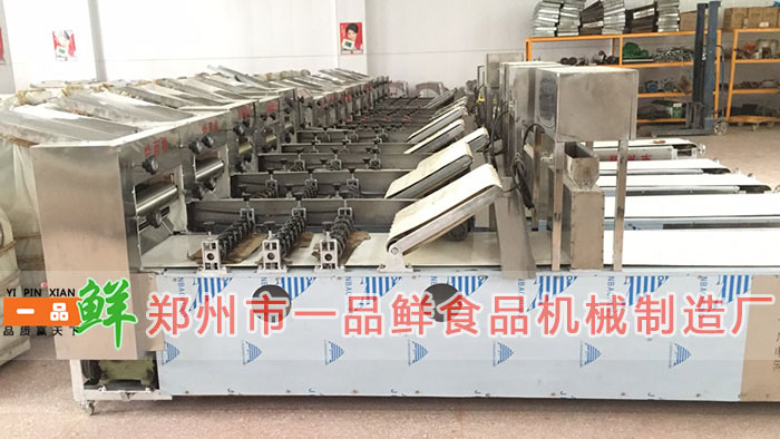 型燴面機(jī)HMJ-7(500型)(圖4) 倉(cāng)庫中的HMJ-7型(500型)燴面機(jī)