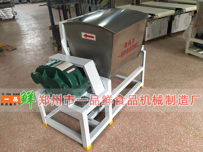 成品倉(cāng)庫(kù)中的和面機(jī) 成品倉(cāng)庫(kù)中的和面機(jī)