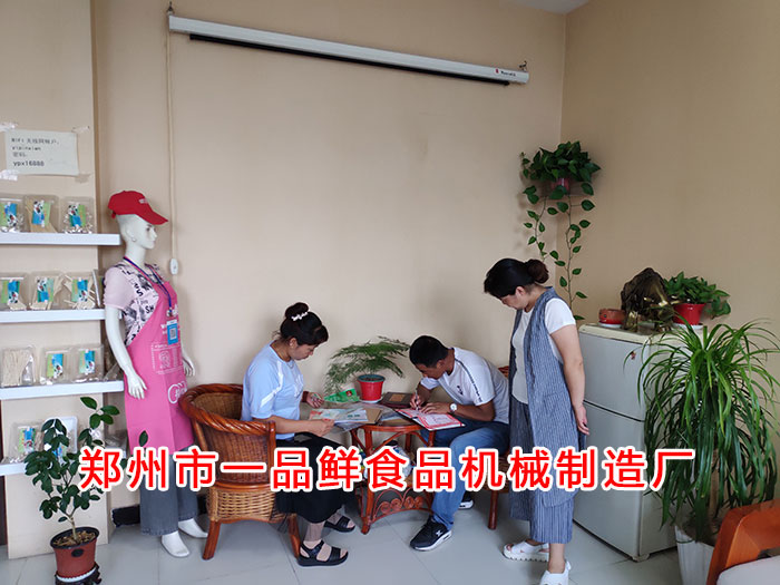 客戶簽訂購(gòu)機(jī)協(xié)議 客戶簽訂購(gòu)機(jī)協(xié)議