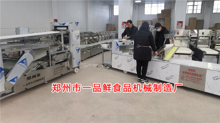 大型成型機(jī)設(shè)備開(kāi)始調(diào)試 大型成型機(jī)設(shè)備開(kāi)始調(diào)試