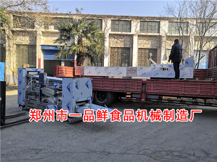 智能式揉壓機(jī)開(kāi)始裝車 智能式揉壓機(jī)開(kāi)始裝車