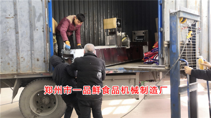 燴面機(jī)設(shè)備即將裝車完畢 燴面機(jī)設(shè)備即將裝車完畢