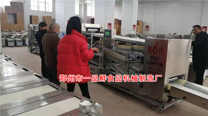 自循環(huán)揉壓機演示工作中 自循環(huán)揉壓機演示工作中