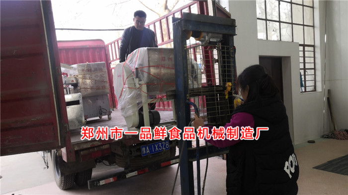 客戶(hù)的和面機(jī)裝車(chē)中