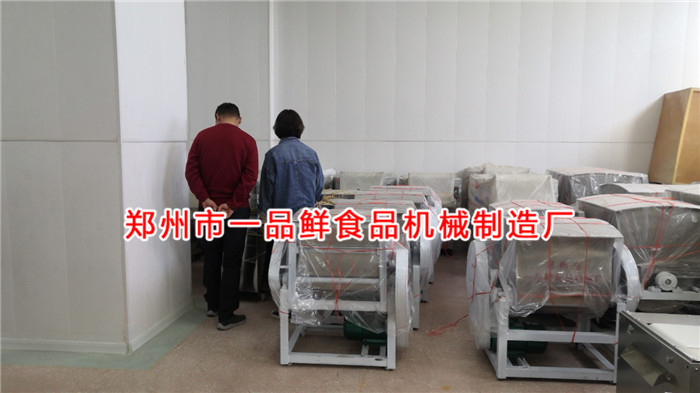 客戶考察燴面機配套設(shè)備 客戶考察燴面機配套設(shè)備