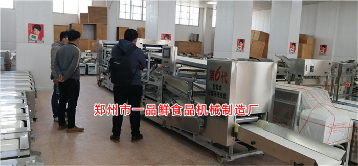 客戶考察智能式揉壓機(jī) 客戶考察智能式揉壓機(jī)