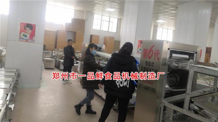 客戶考察第6代自循環(huán)揉壓機 客戶考察第6代自循環(huán)揉壓機