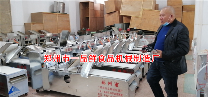 客戶考察面館用燴面機(jī) 客戶考察面館用燴面機(jī)