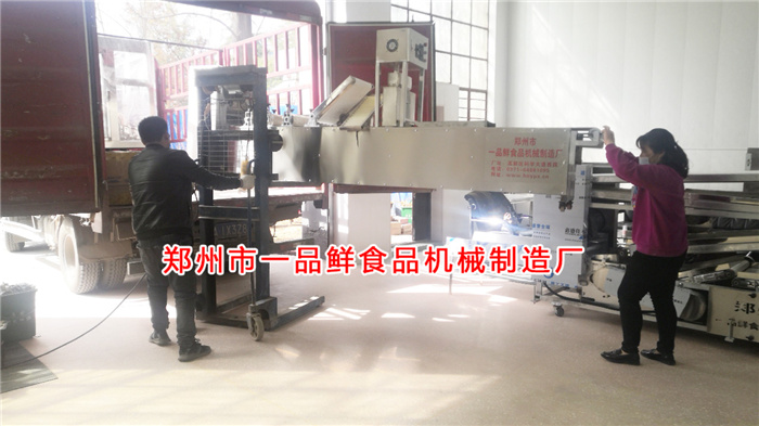 燴面機裝車發(fā)貨 燴面機裝車發(fā)貨