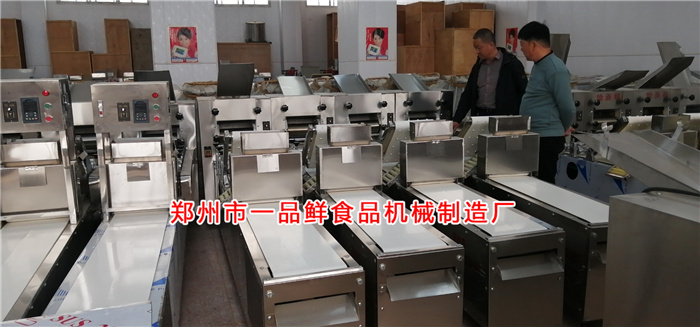 客戶考察多功能成型機(jī) 客戶考察多功能成型機(jī)