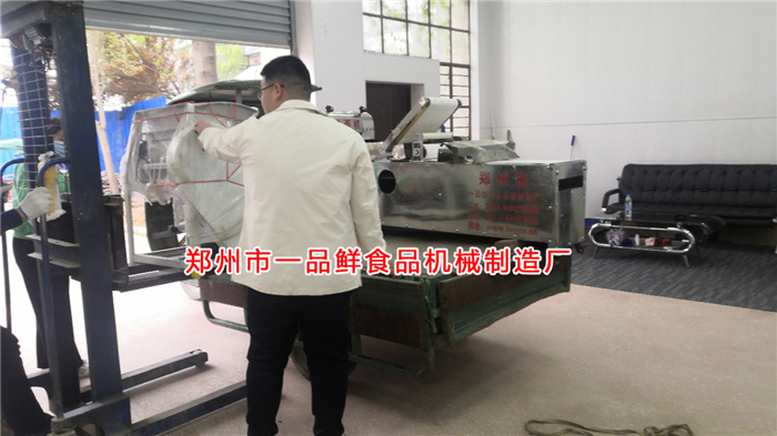 和面機(jī)裝車 和面機(jī)裝車