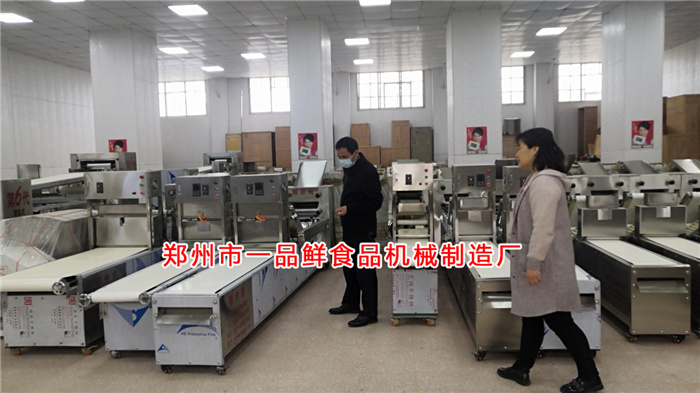 客戶考察批發(fā)用燴面機(jī) 客戶考察批發(fā)用燴面機(jī)