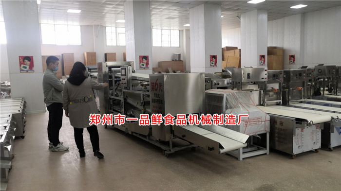 客戶考察自循環(huán)式揉壓機 客戶考察自循環(huán)式揉壓機