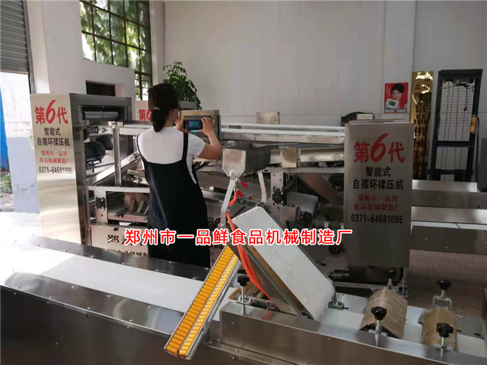 全自動(dòng)自循環(huán)揉壓機(jī)調(diào)試中 全自動(dòng)自循環(huán)揉壓機(jī)調(diào)試中