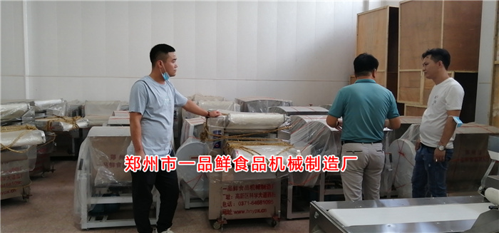 東莞客戶考察多功能成型機 東莞客戶考察多功能成型機