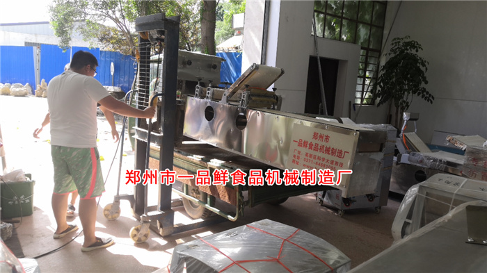 批發(fā)用燴面機裝車 批發(fā)用燴面機裝車