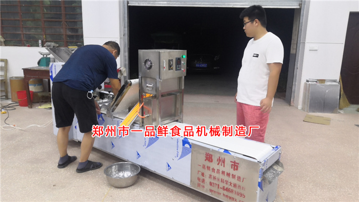 新鄭客戶定購的燴面機生產(chǎn)調(diào)試中 新鄭客戶定購的燴面機生產(chǎn)調(diào)試中