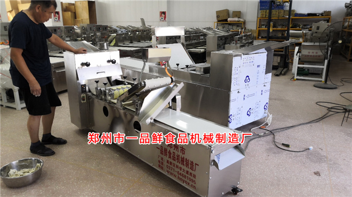 多功能扯面成型機生產(chǎn)調(diào)試中 多功能扯面成型機生產(chǎn)調(diào)試中