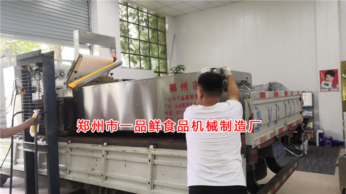 多功能燴面機裝車發(fā)往目的地 多功能燴面機裝車發(fā)往目的地